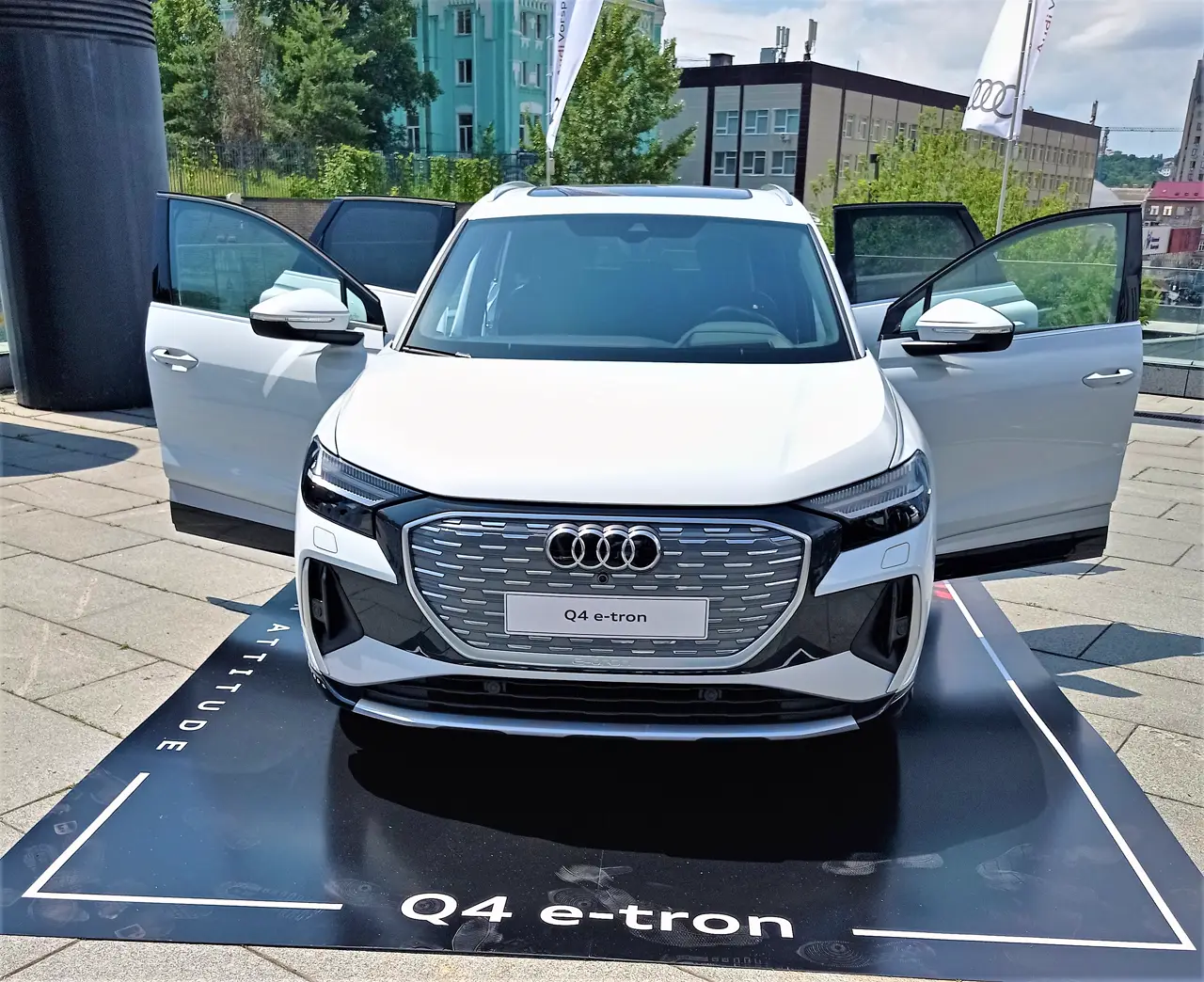 Audi Q4 e-tron en occasion — vue trois-quarts avant