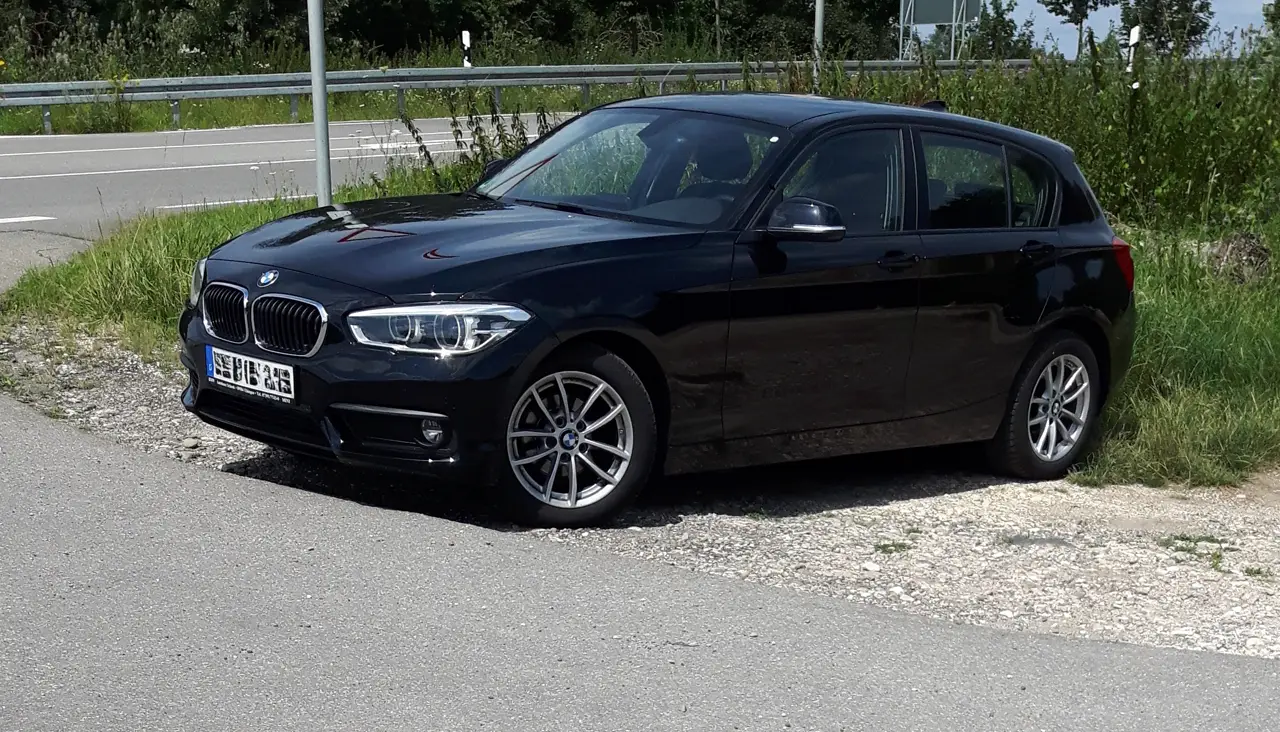 BMW Série 1 en occasion — vue trois-quarts avant