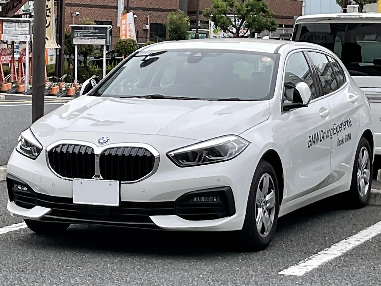 BMW Série 1 — vue trois-quarts avant