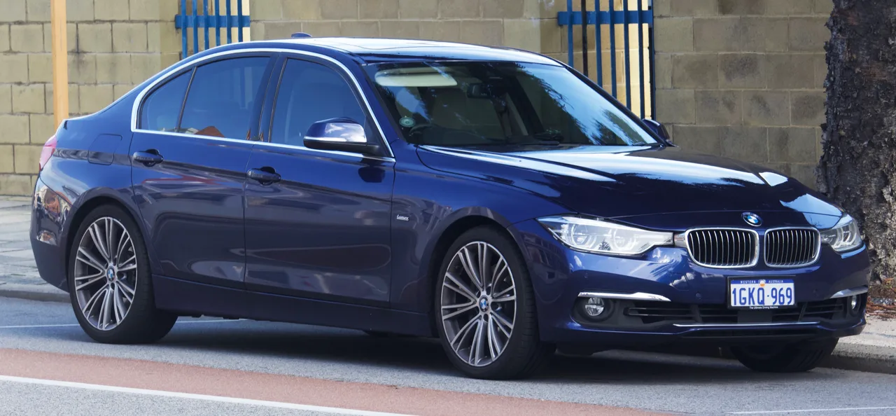 BMW Série 3 en occasion — vue trois-quarts avant