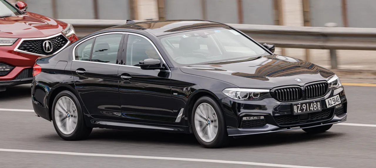 BMW Série 5 G30 en occasion — vue trois-quarts avant