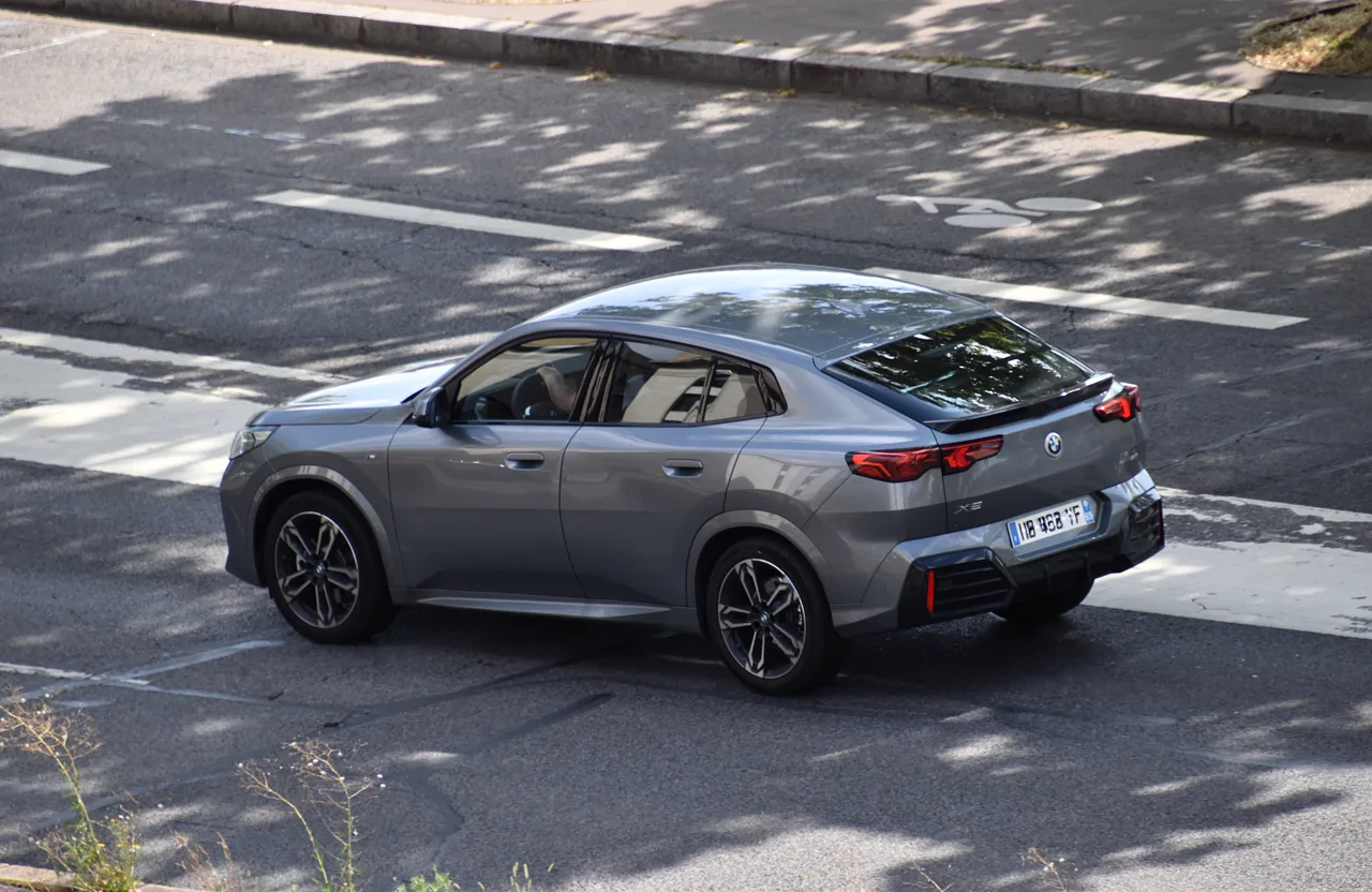 BMW X2 U10 en occasion — vue trois-quarts avant