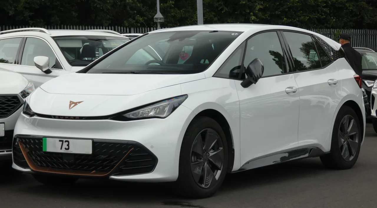 Cupra Born en occasion — vue trois-quarts avant