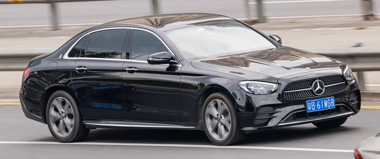 Mercedes Classe E W213 en occasion — vue trois-quarts avant