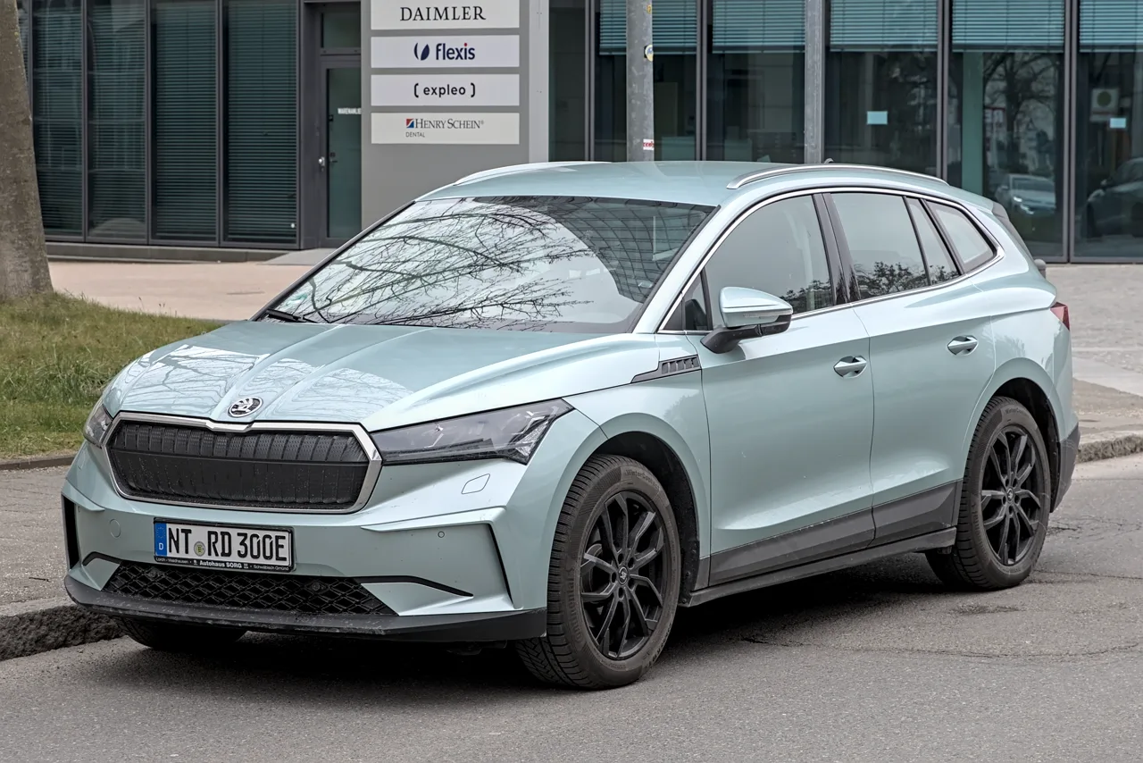 Skoda Enyaq + Coupé iV en occasion — vue trois-quarts avant