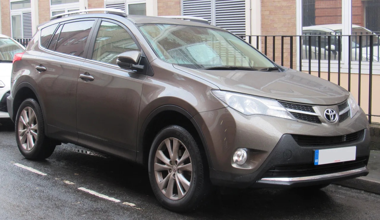 Toyota RAV4 en occasion — vue trois-quarts avant