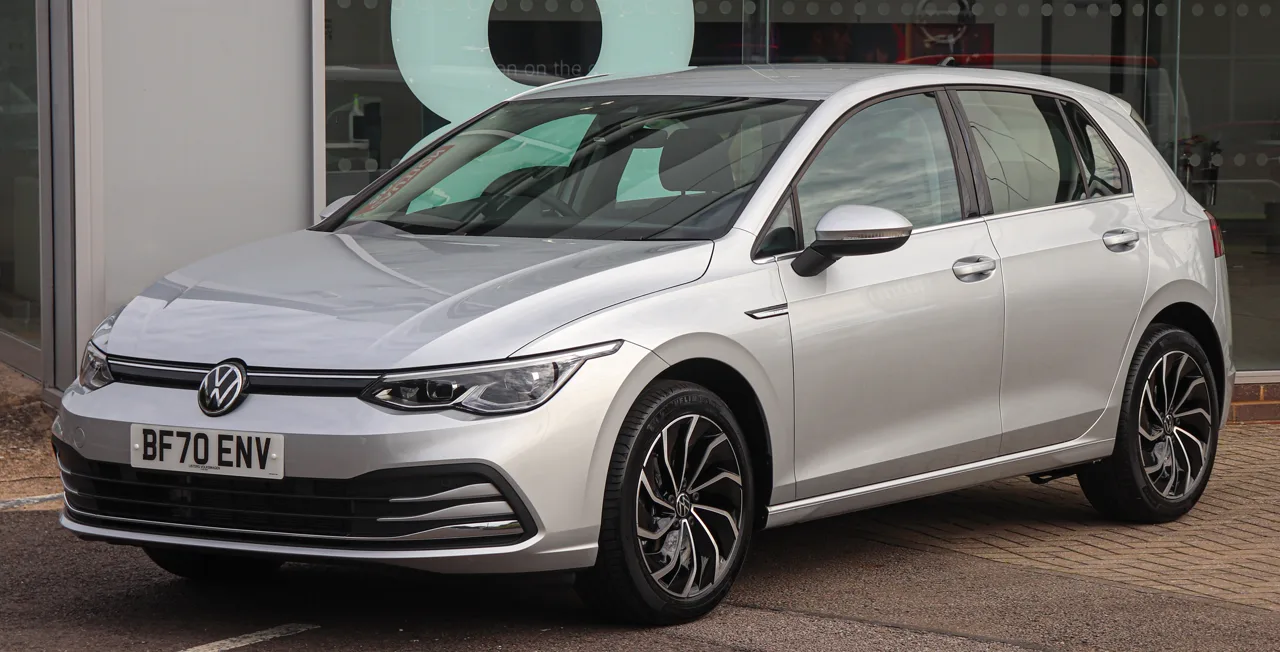 Volkswagen Golf VIII en occasion — vue trois-quarts avant